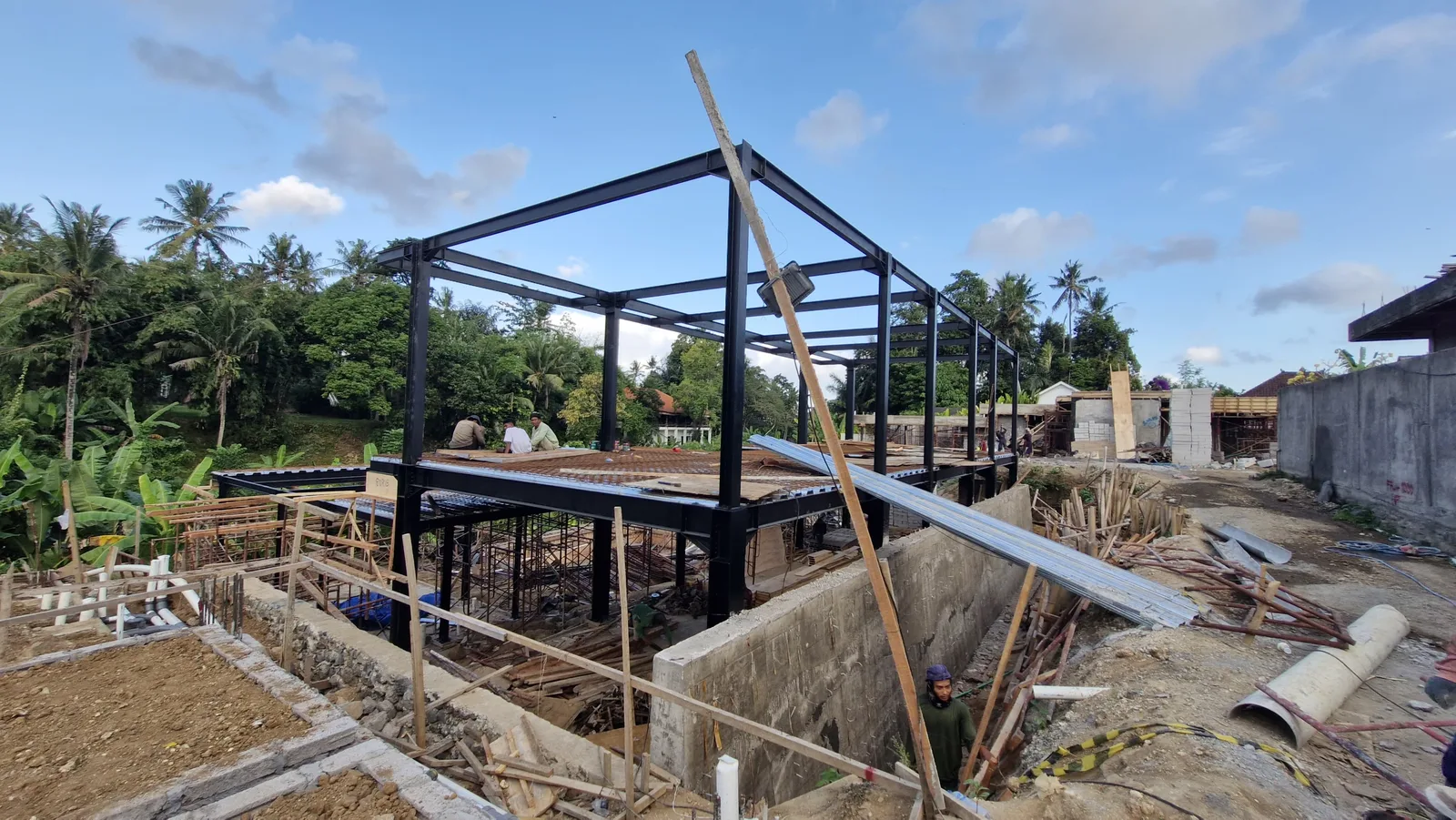 Rice Harmony, steel roof structure going up